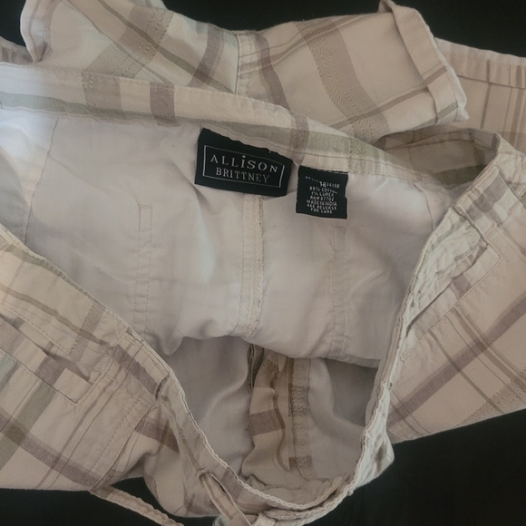 Women's size 16 Allison Brittney light brown plaid high waisted shorts. - Picture 7 of 7